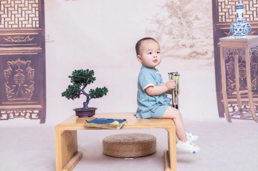 阿坝宝宝眼睛肿是什么原因